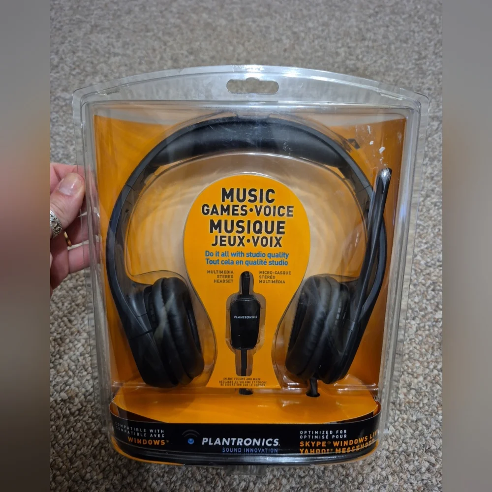 Plantronics Sound Innovation Black Computer Headset New In Package - Picture 2 of 12